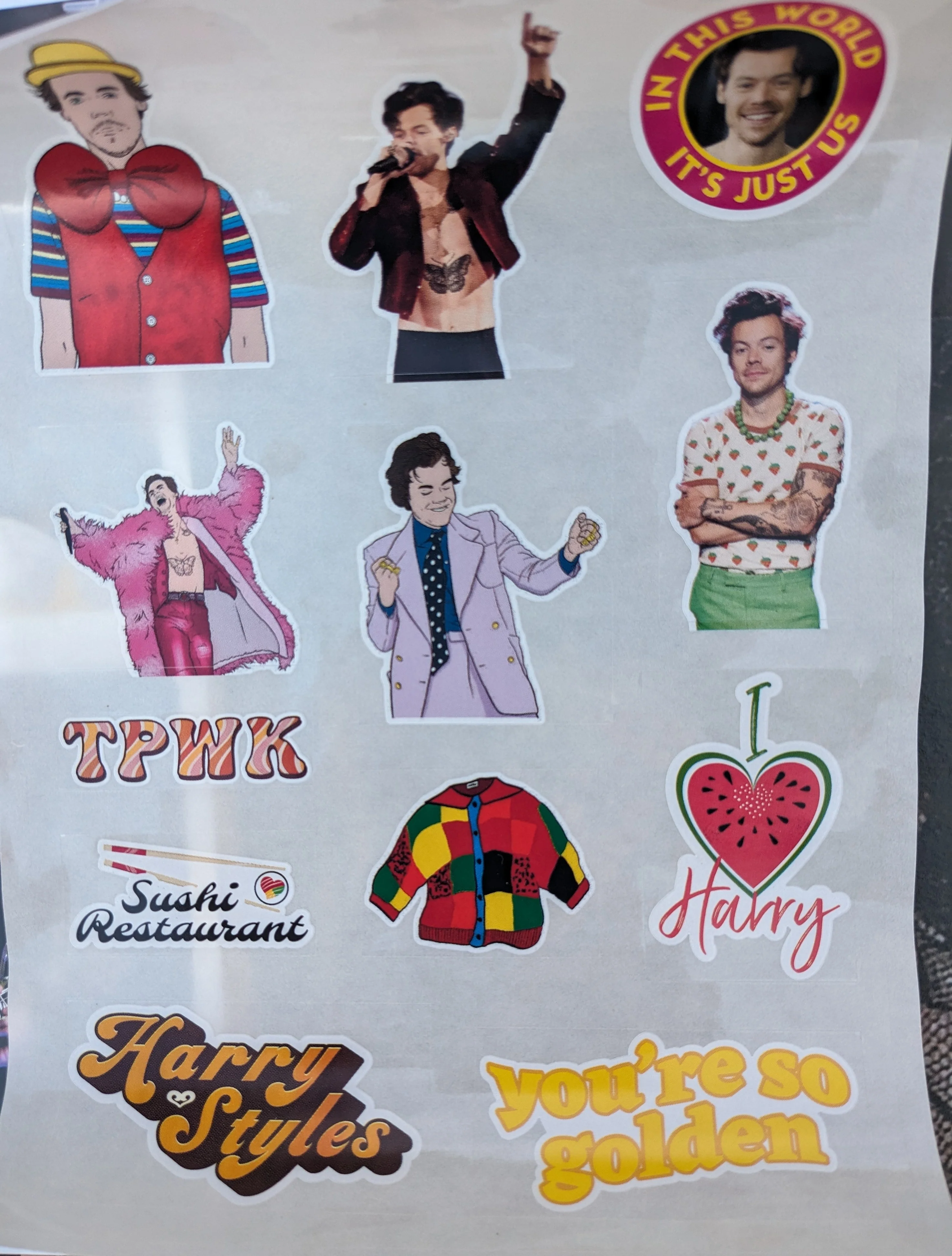 HARRY STYLES ULTIMATE FANPACK (MAGAZINE, STICKERS, POSTERS, ART CARDS & 2024 CALENDAR - Image 4
